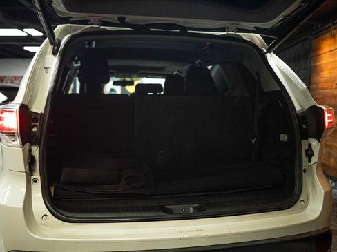 Used 2016 Toyota Highlander XLE FWD image 7