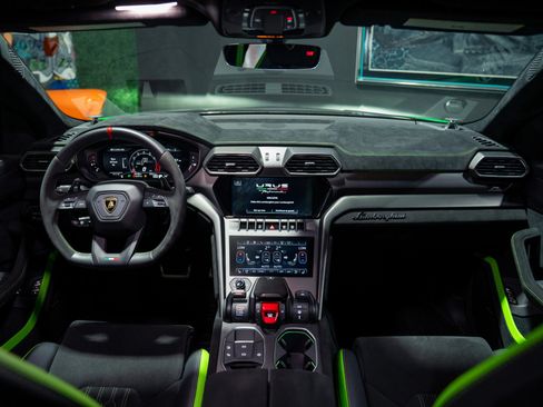Used 2023 Lamborghini Urus Performante AWD/4WD image 2
