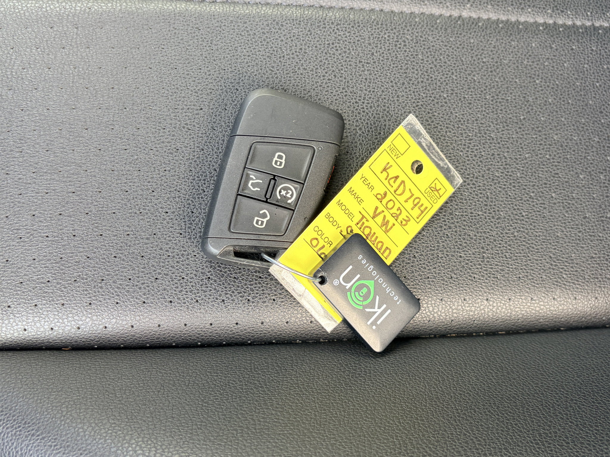 Used 2023 Volkswagen Tiguan SE R-Line FWD image 23