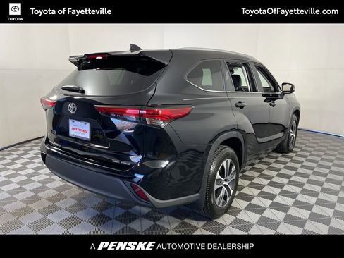 Used 2023 Toyota Highlander XLE image 19