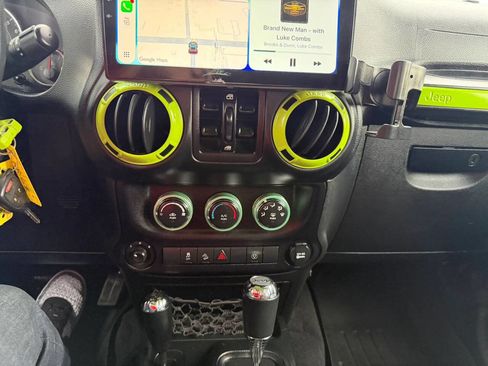 Used 2018 Jeep Wrangler Unlimited Sahara image 39