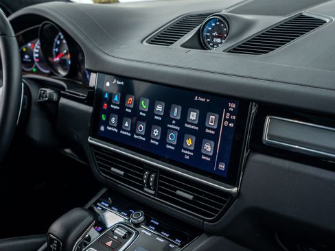 Certified 2023 Porsche Cayenne Turbo AWD/4WD image 15