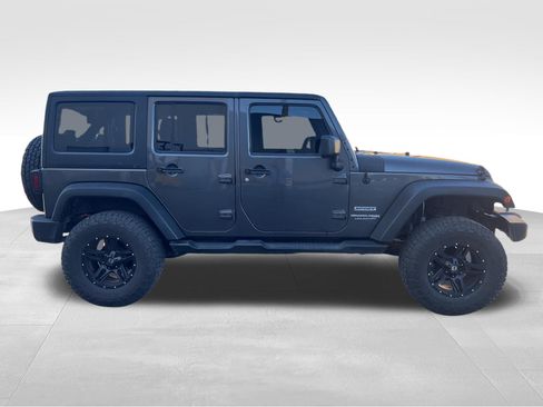 Used 2018 Jeep Wrangler Unlimited Sport S image 4