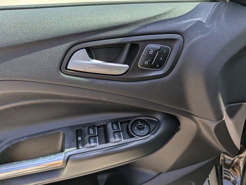Used 2018 Ford Escape Titanium AWD/4WD image 21