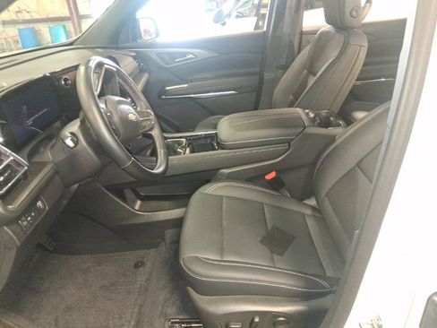 Used 2024 Chevrolet Traverse LT FWD image 11
