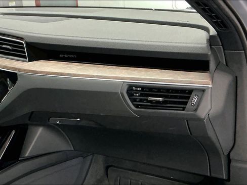 Used 2022 Audi e-tron Premium image 18