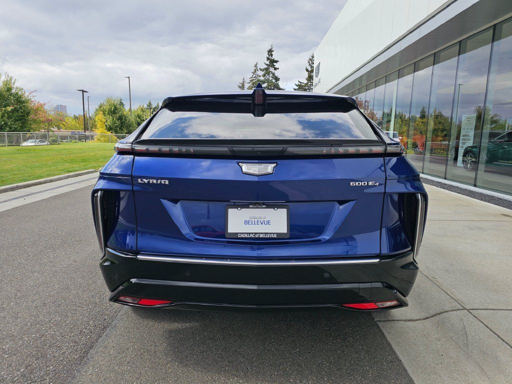 Certified 2024 Cadillac Lyriq Luxury AWD/4WD image 6