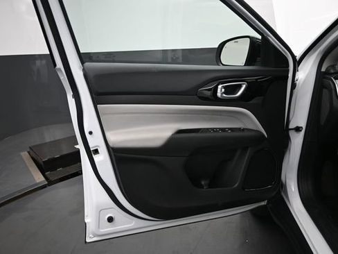 Used 2022 Jeep Compass Limited AWD/4WD image 12