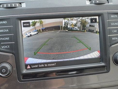 Used 2017 Volkswagen Golf Alltrack S image 28