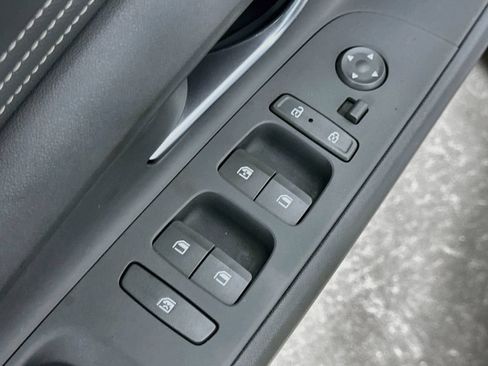 Used 2025 Hyundai Elantra SEL FWD image 20