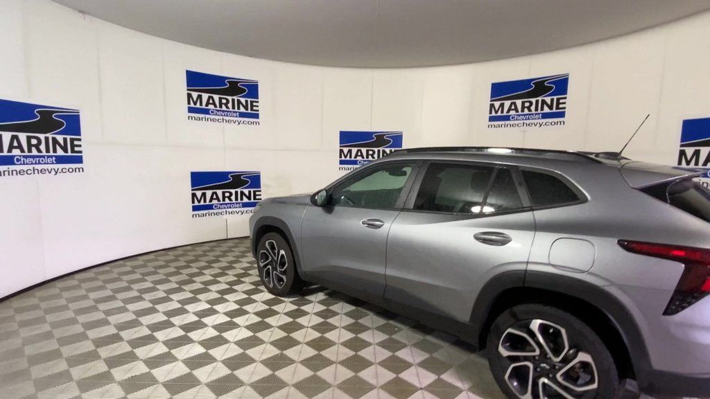 Used 2025 Chevrolet Trax RS w/ Driver Confidence Package FWD image 8