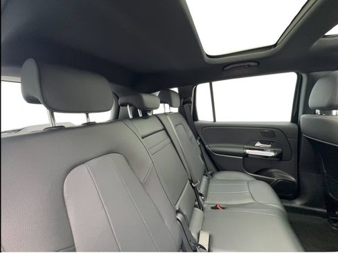 Used 2023 Mercedes-Benz EQB 300 4MATIC image 27