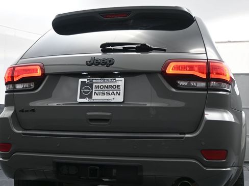 Used 2022 Jeep Grand Cherokee Laredo X image 10