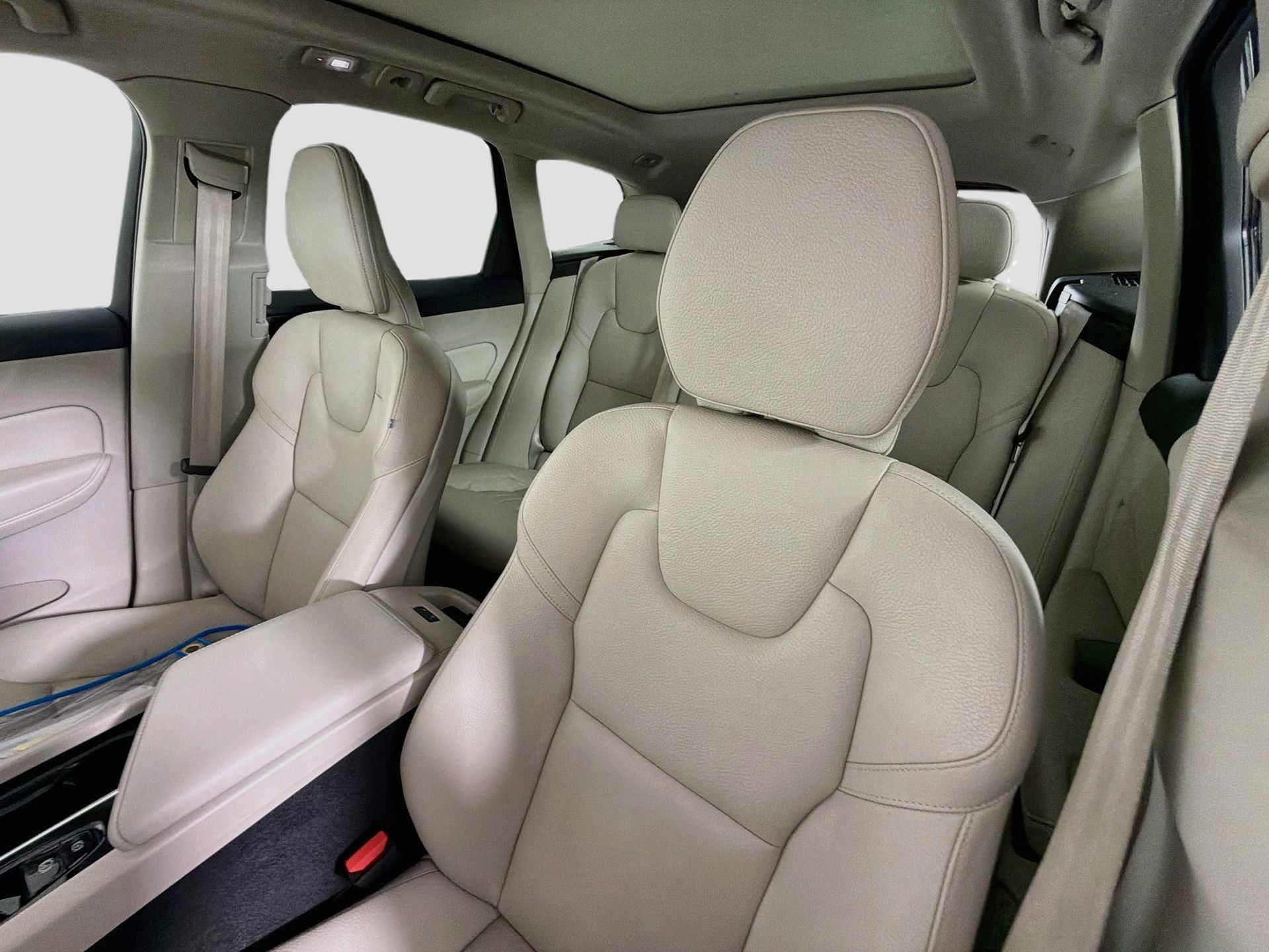Certified 2023 Volvo XC60 B5 Plus AWD/4WD image 21