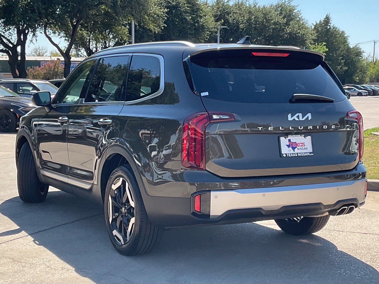 Used 2025 Kia Telluride S FWD image 6