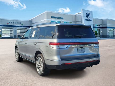 Used 2022 Lincoln Navigator Reserve RWD image 4