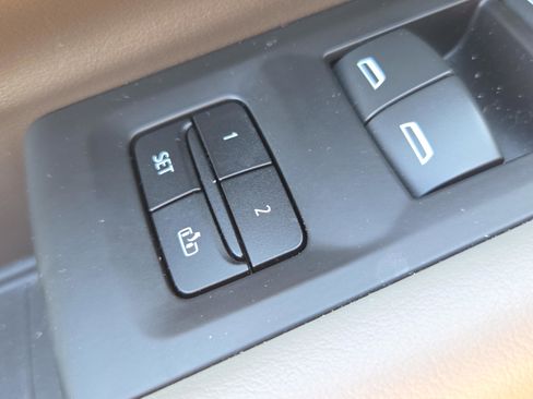 Used 2021 GMC Yukon SLT w/ SLT Luxury Plus Package image 29