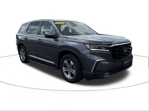 Used 2025 Honda Pilot EX-L image 1