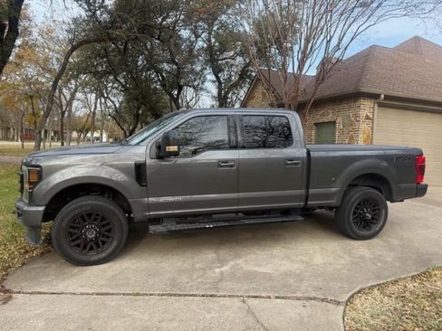 Used 2021 Ford F250 Lariat image 1