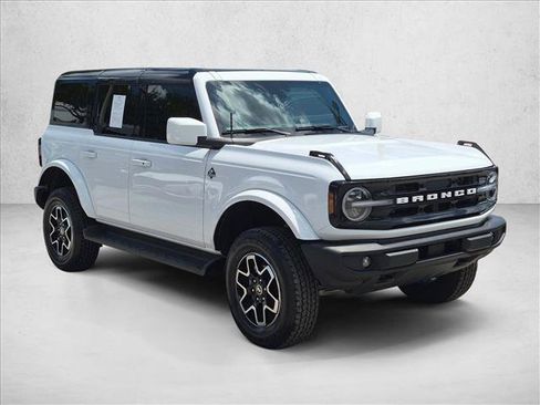 Used 2025 Ford Bronco Outer Banks AWD/4WD image 3