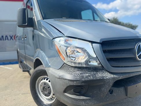 Used 2018 Mercedes-Benz Sprinter 2500 image 7