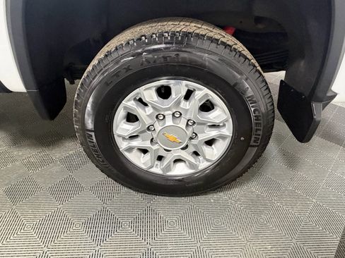 Used 2022 Chevrolet Silverado 2500 LT w/ Convenience Package image 11