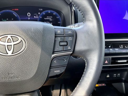 Used 2025 Toyota Camry XLE AWD/4WD image 25