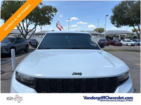 Used 2023 Jeep Grand Cherokee Altitude RWD image 3
