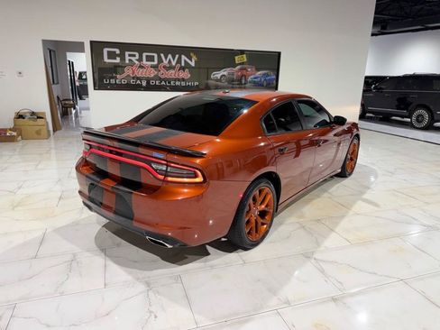 Used 2022 Dodge Charger SXT w/ Blacktop Package RWD image 8