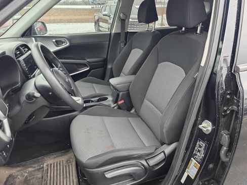 Used 2022 Kia Soul LX image 6
