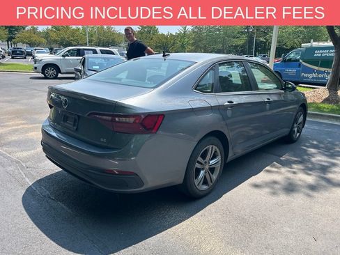 Used 2024 Volkswagen Jetta SE FWD image 8