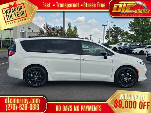 New 2026 Chrysler Pacifica Limited w/ Uconnect Theater Family Group image 4