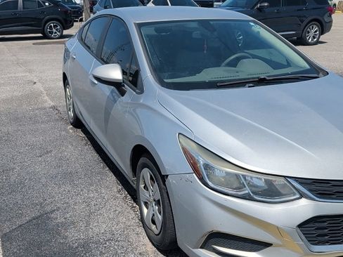 Used 2018 Chevrolet Cruze LS FWD image 3