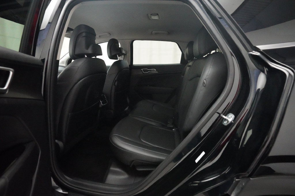 Used 2025 Kia Sportage EX AWD/4WD image 17
