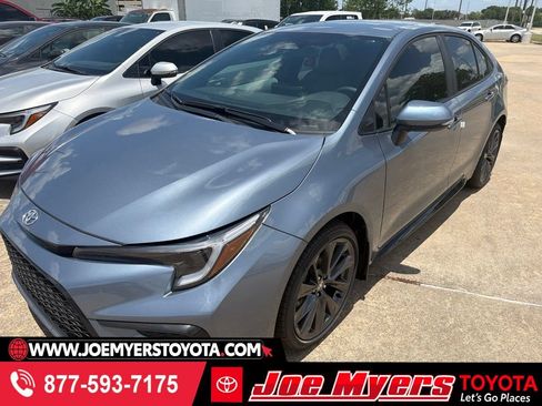 Used 2026 Toyota Corolla SE FWD image 1