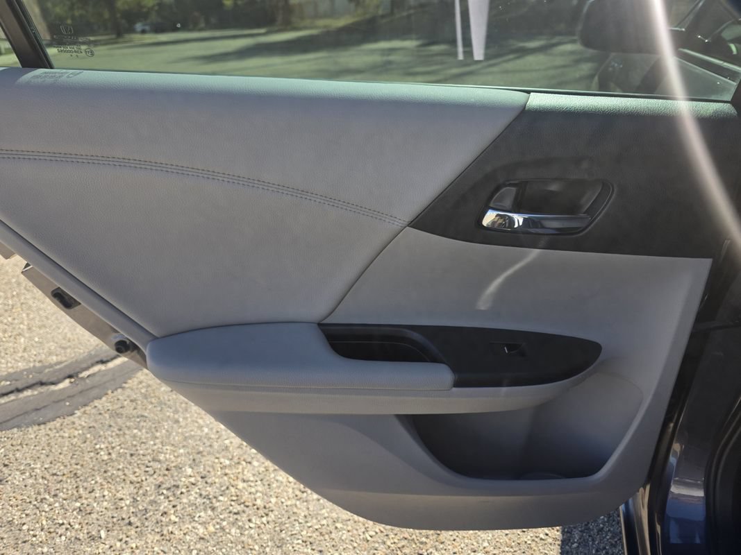 Used 2017 Honda Accord EX-L image 14