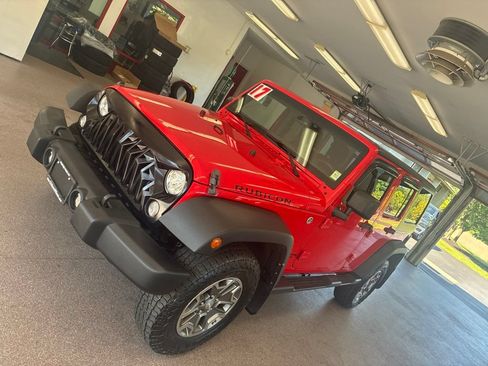 Used 2017 Jeep Wrangler Unlimited Rubicon w/ Cold Weather Group AWD/4WD image 5