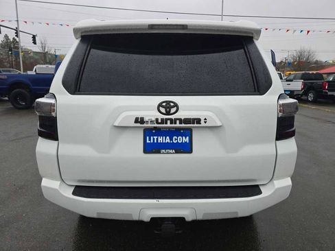 Used 2022 Toyota 4Runner SR5 Premium image 4