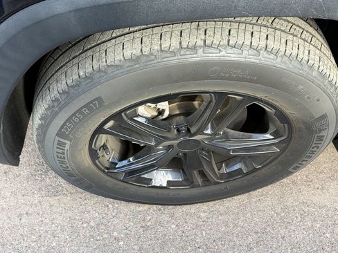 Used 2023 GMC Terrain SLE FWD image 5