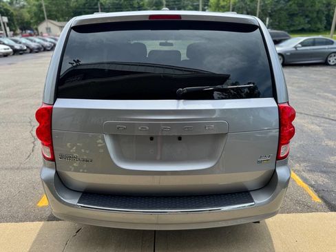 Used 2016 Dodge Grand Caravan SXT image 4