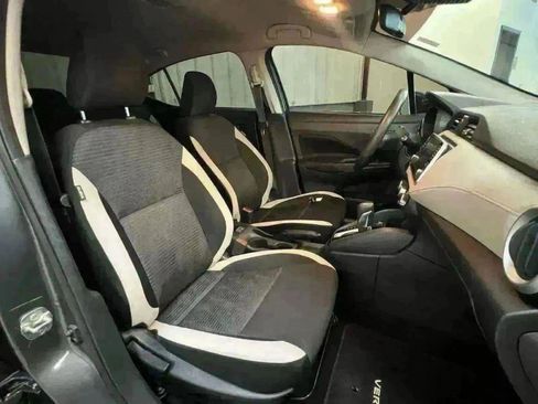 Used 2021 Nissan Versa SV image 5