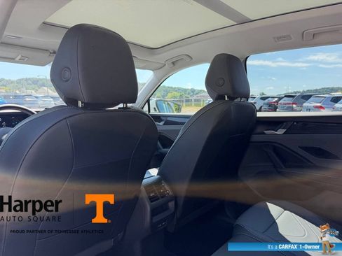Used 2025 Volkswagen Tiguan SE w/ Panoramic Sunroof Package AWD/4WD image 11
