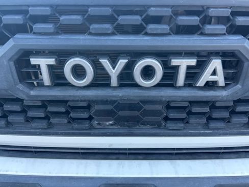 Used 2019 Toyota Tacoma TRD Off-Road image 28