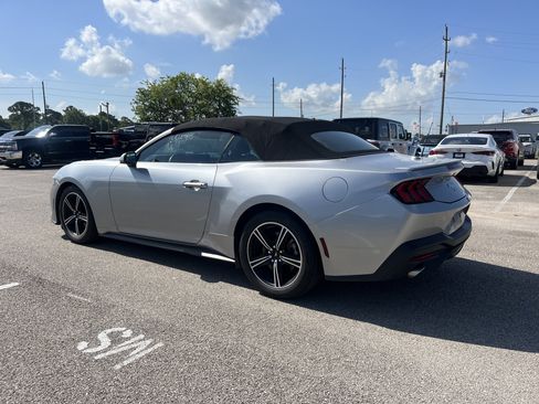 Used 2025 Ford Mustang Premium RWD image 3