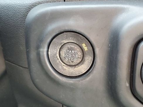Used 2022 Jeep Wrangler Unlimited Sahara w/ Cold Weather Group AWD/4WD image 12