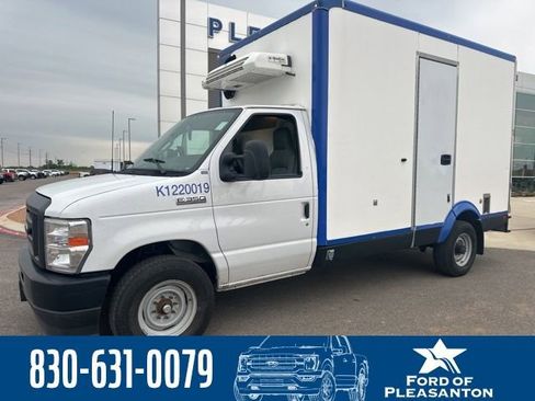 Used 2023 Ford E-350 and Econoline 350 Super Duty w/ Power Windows & Locks Group RWD image 1