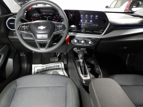 Used 2025 Chevrolet Trax LS w/ Driver Confidence Package FWD image 16