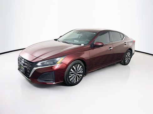 Used 2023 Nissan Altima 2.5 SV image 3