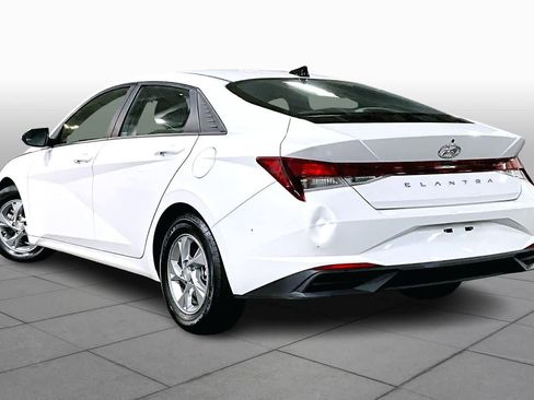 Used 2022 Hyundai Elantra SE image 12