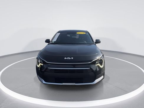 Used 2024 Kia Niro LX image 3